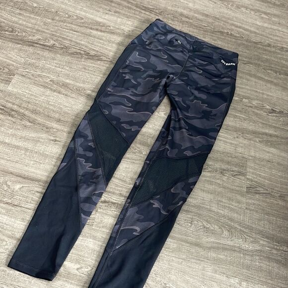 Ivy Park Camo Mid-Rise Ankle Leggings-BLACK-Small - Picture 3 of 4